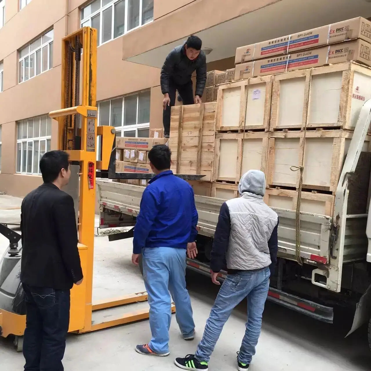 Electric Scaffolding Lift Mobile Foldable Remote Control Fully Automatic Hoist
